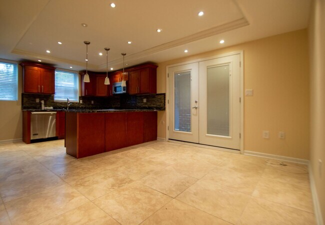 Foto del edificio - Spacious 1Bd/1Bth condo nestled in the heart of Old Town Alexandria! Pets Welcome!