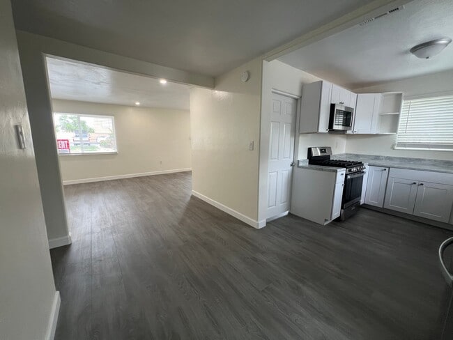 Foto del edificio - 1241 Kennedy Ave