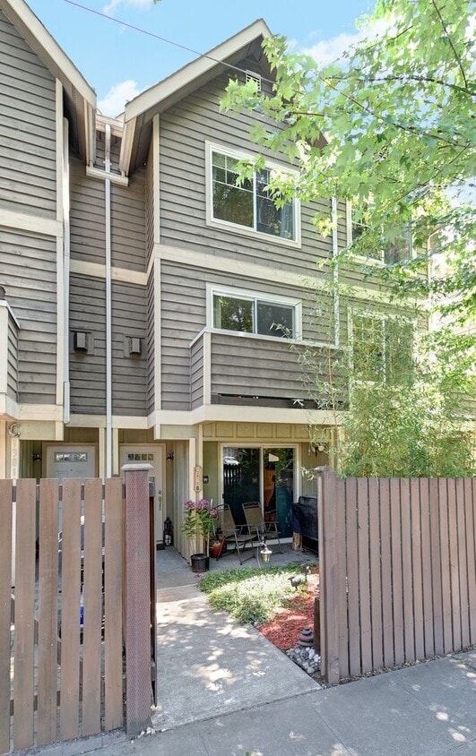 Primary Photo - 13810 Greenwood Ave N