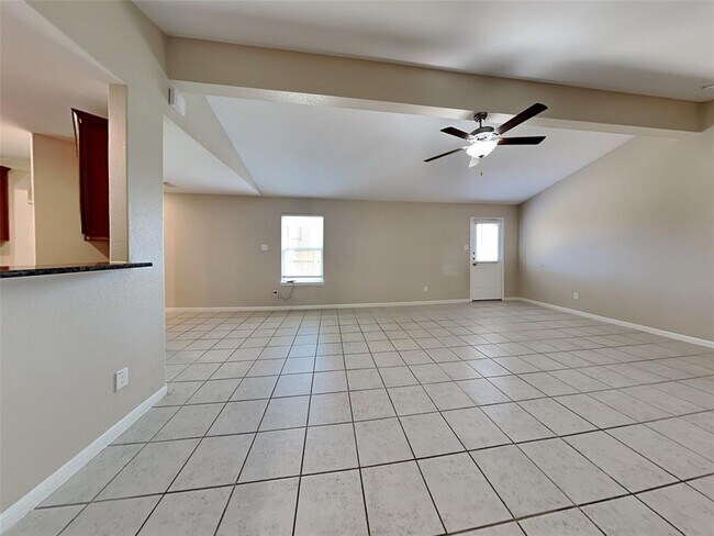 Building Photo - 300 Summer Horse Dr