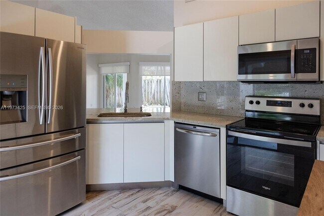 Foto del edificio - 10121 NW 51st Ln