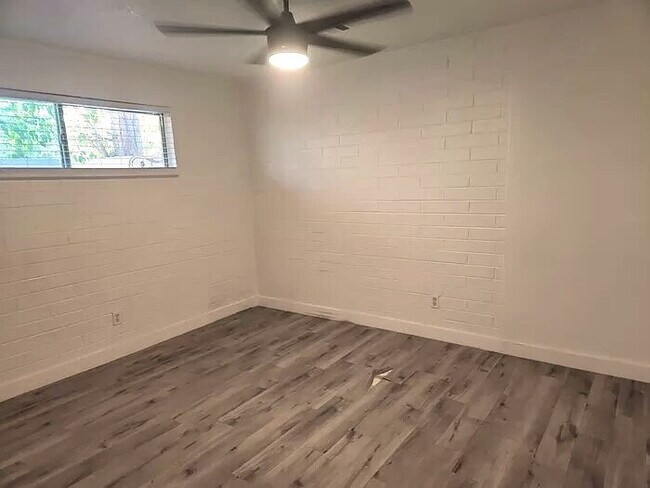 Foto del edificio - TERRIFIC 2 BEDROOMS 1 BATH SINGLE STORY FO...