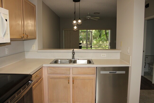 Building Photo - 6984 Stoney Creek Cir