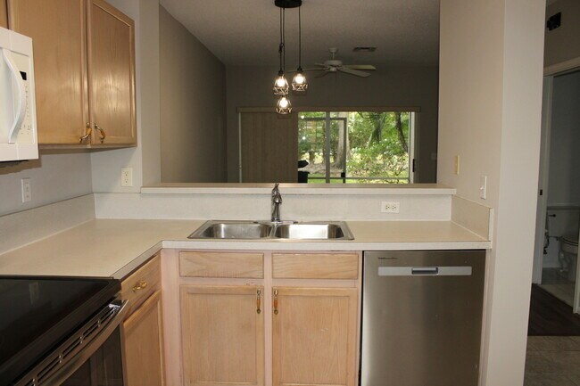 Foto del edificio - 6984 Stoney Creek Cir