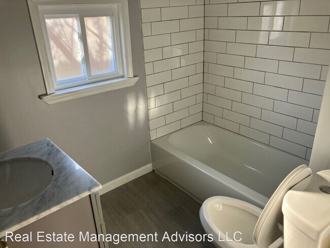 Building Photo - 2 br, 1 bath House - 3263 Salmon Street