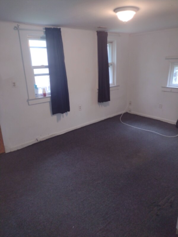 Building Photo - 6123 Glenis St