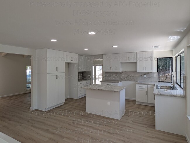 Building Photo - 289 S Solomon Dr