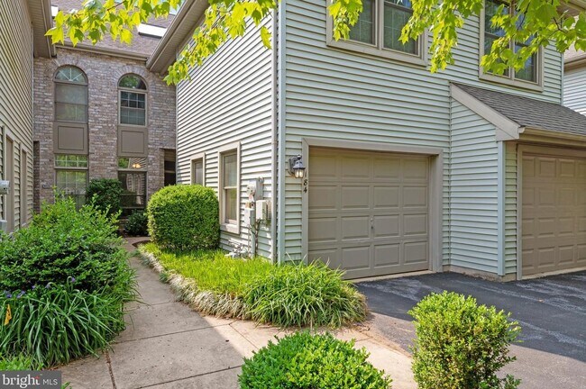 Building Photo - 184 Crescent Dr