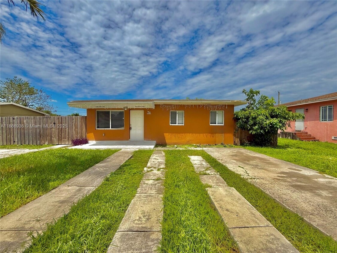Foto principal - 15800 NW 39th Pl