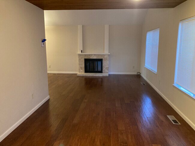 Building Photo - 3144 Larchmont Ln