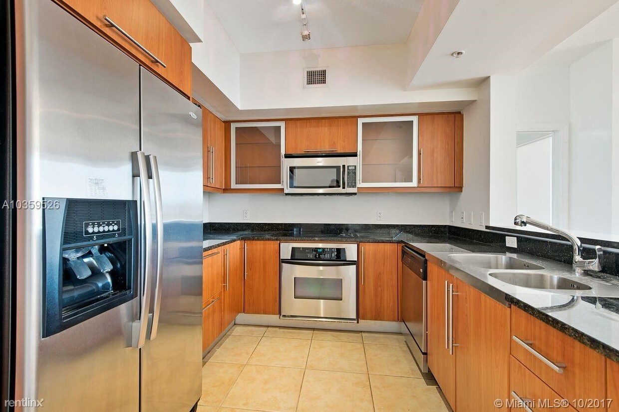 Foto principal - 888 S Douglas Rd
