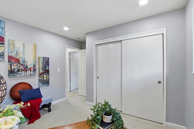 Building Photo - 597 Valley Forge Way