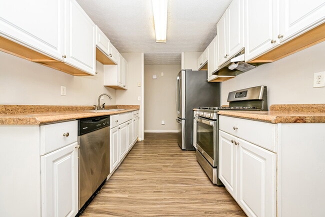 Building Photo - 3835 Charlotte Dr