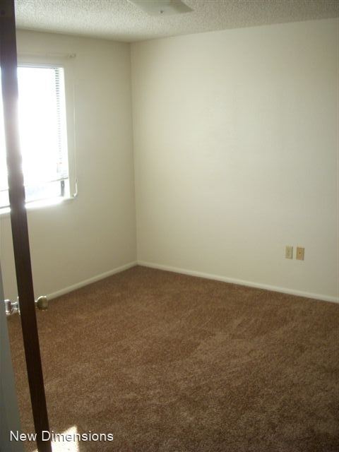 Building Photo - 2 br, 2 bath House - 2065 Valley Road Unit 2