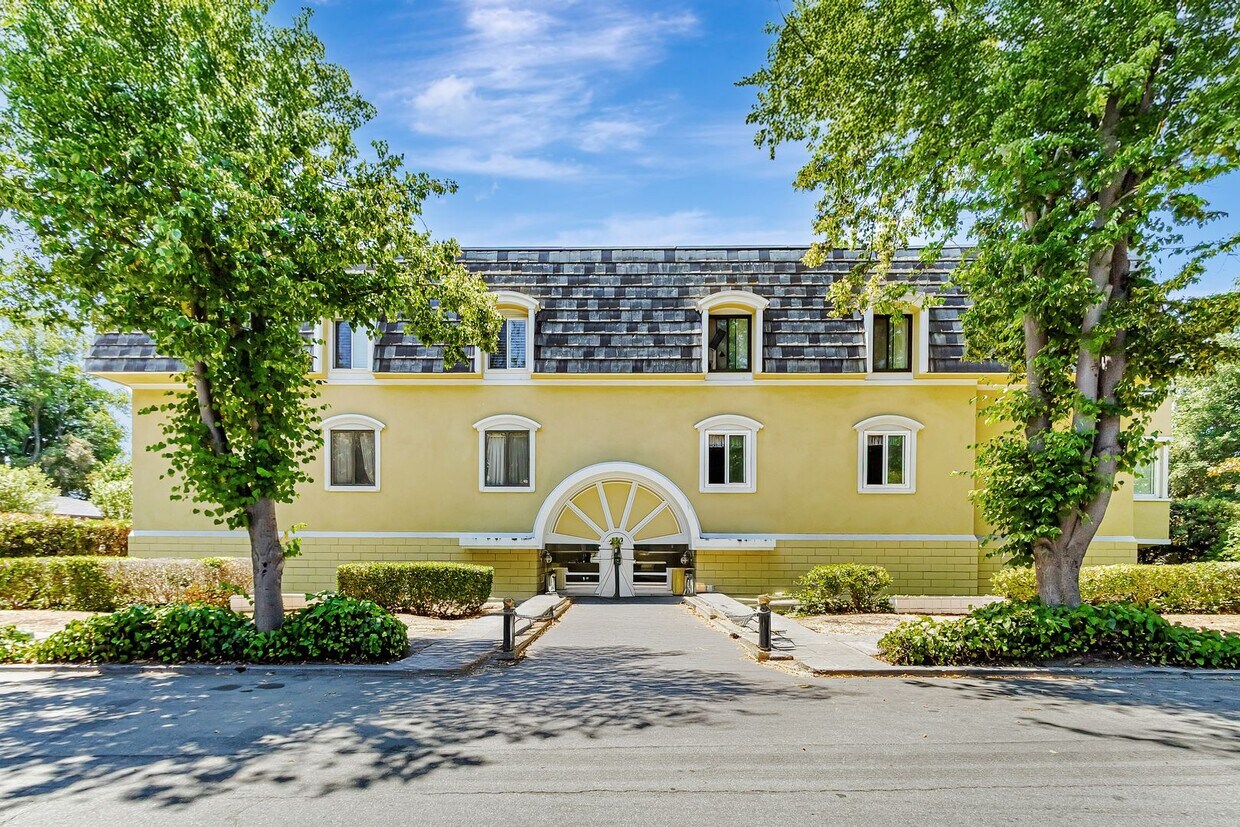 Foto principal - Top-Floor Corner Condo Near Downtown Palo ...