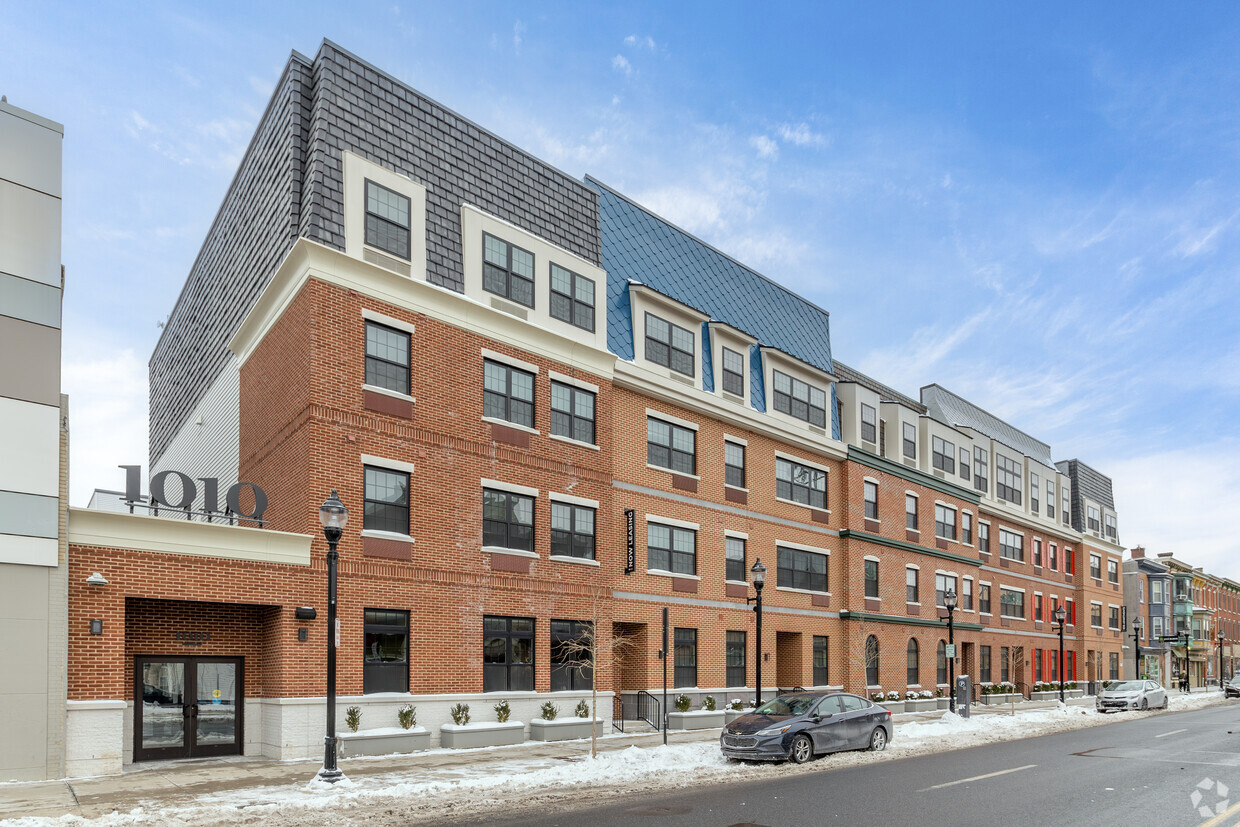 Primary Photo - 1010 Apartments
