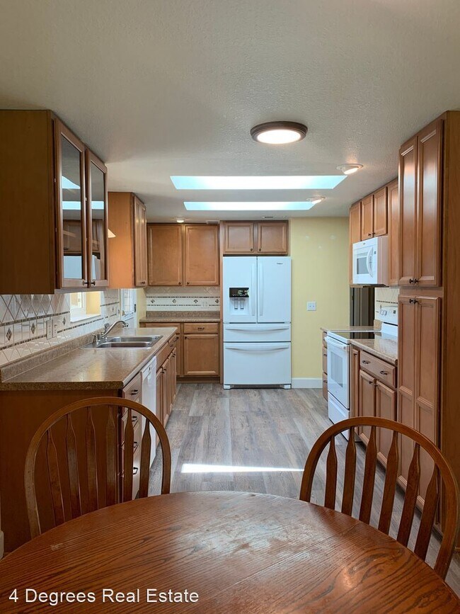 Foto del edificio - 5 br, 2 bath House - 10708 N Nelson Rd