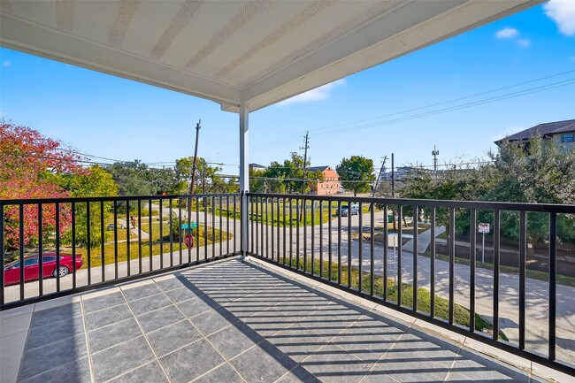 Foto del edificio - 2202 Hutchins St