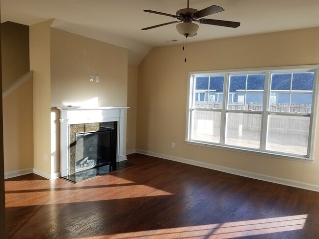 Building Photo - FOUR BEDROOM