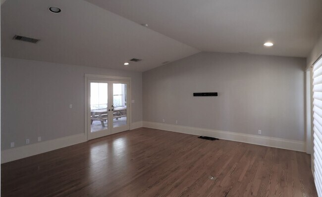 Building Photo - Rare opportunity for amazing Hill Country ...