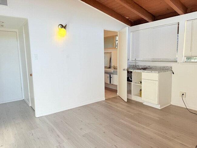 Foto del edificio - 401 N Lupine St