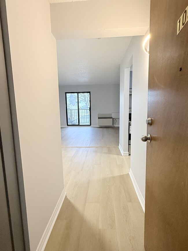 Building Photo - 2940 Elsmere Ave