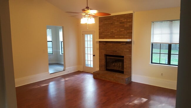 Building Photo - 122 Kipling Dr