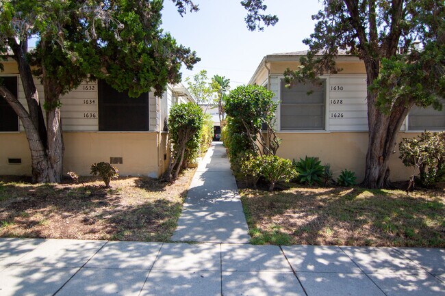 Foto del edificio - 1628 Rodney Dr