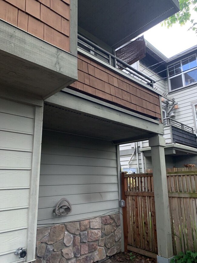 Foto del edificio - 3 Bed 3.5 Bath Stunning Northwest Style To...