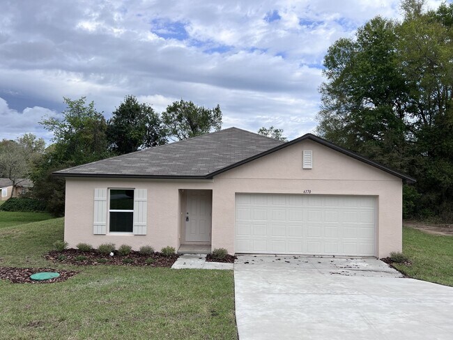 Foto del edificio - 4 Bedroom 2 Bath Home In Brooksville for R...