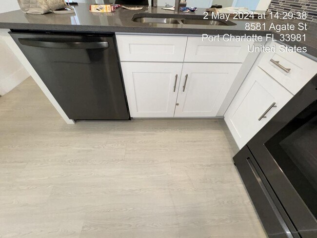 Foto del edificio - 8581 Agate St