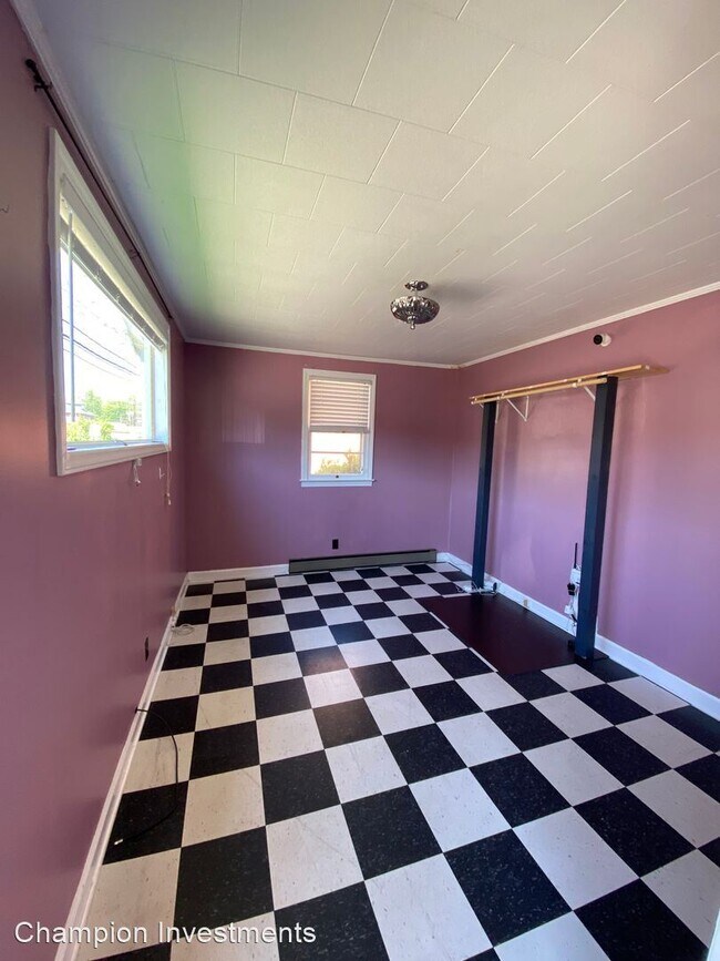 Building Photo - Studio, 0.5 bath House - 110 East Court St.
