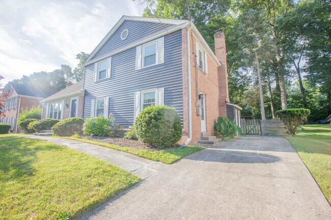 Foto del edificio - Amazing 4 BR/2.5 BA Single-Family Home in ...