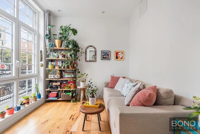 Foto del edificio - 278 Nassau Ave