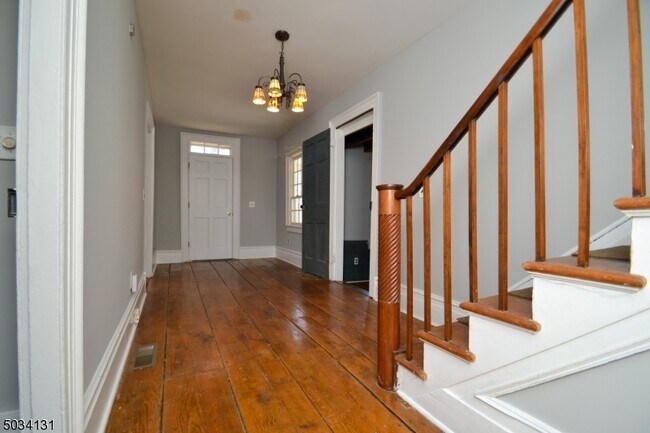 Building Photo - 260 S Beverwyck Rd