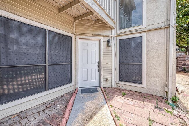 Building Photo - 3949 Tanglewilde St