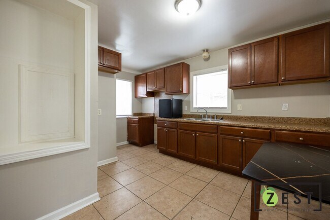 Building Photo - Charming 3 Bed Ranch in Inkster