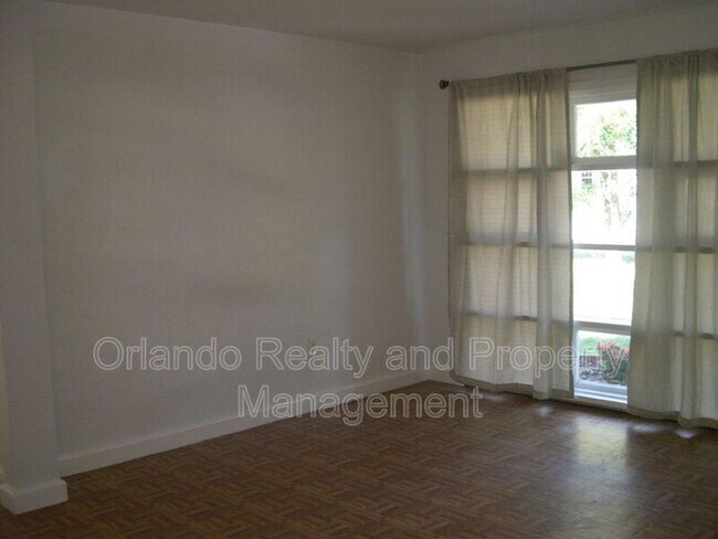 Foto del edificio - 220 Golden Days Dr