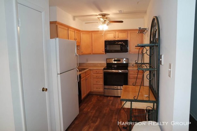 Building Photo - 1212 Schaub Dr