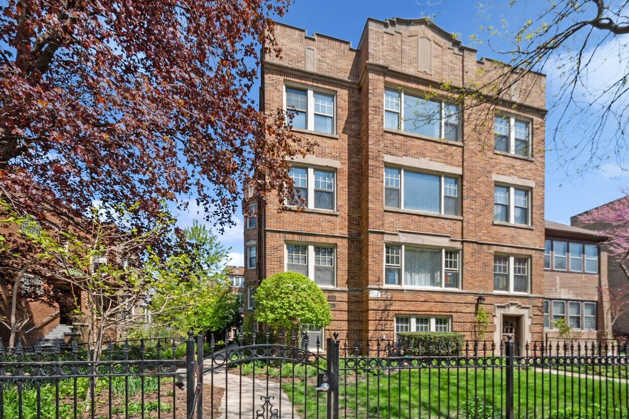 2018 W Greenleaf Ave Unit 1F, Chicago, IL 60645 Condo for Rent in