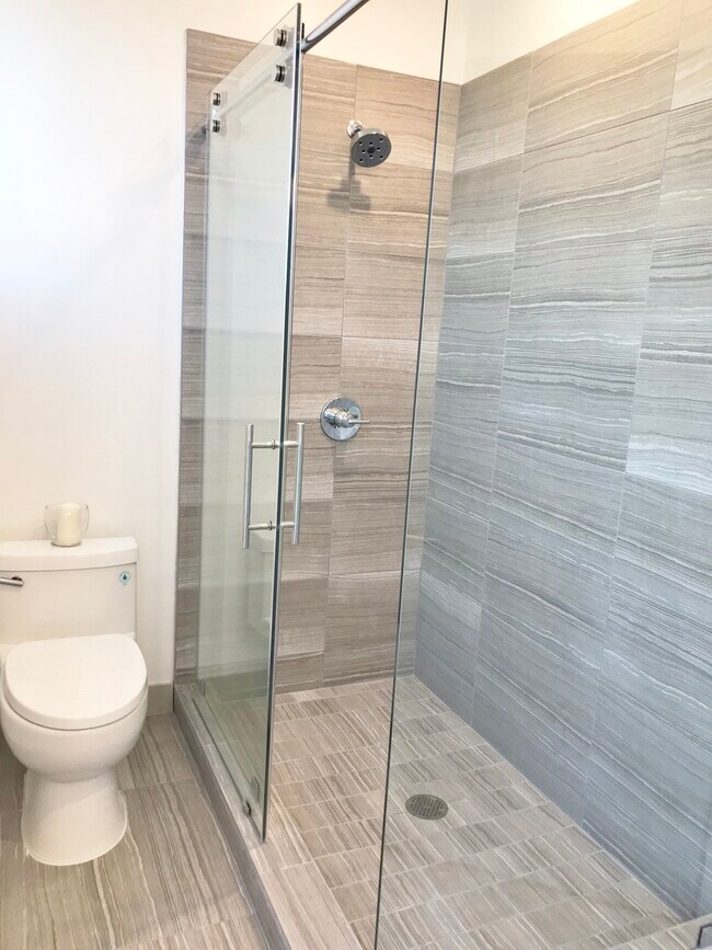 Interior Photo - Lido Apartments - 4025 Grandview