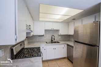 Building Photo - 4338 Caliente St