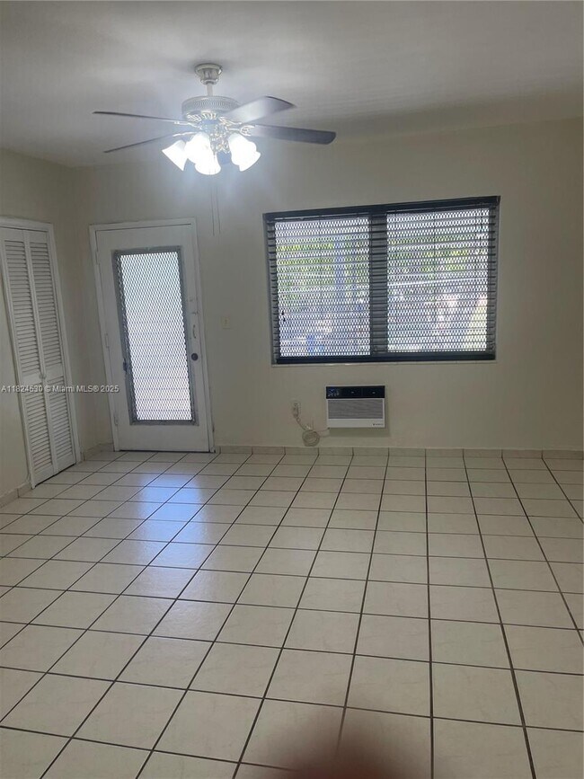 Foto del edificio - 7300 Byron Ave