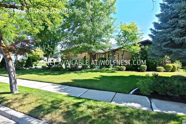 Building Photo - Incredible 5 Bedroom Willow Creek Home! No...