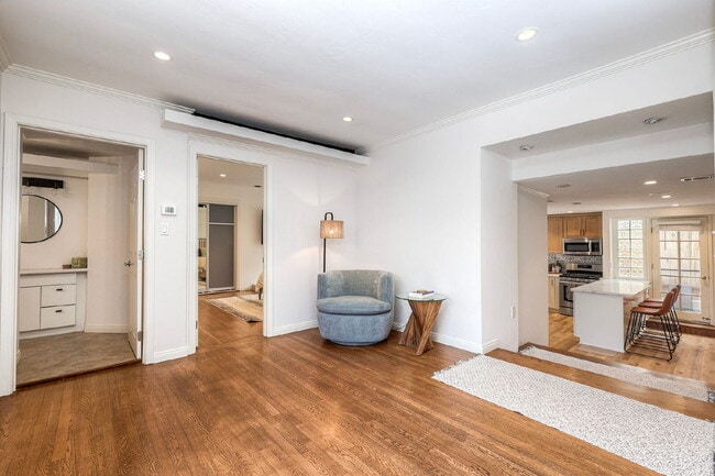 Building Photo - San Diego Coastal Dream Crown Point Jewel 3 or 6 Month lease only Partially Furnished Ready for M...