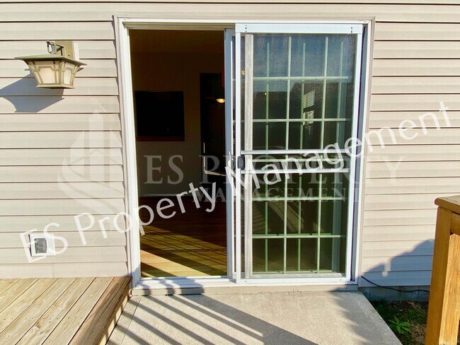 Foto del edificio - Great 3 Bedroom 2.5 Bathroom Two Story Hom...