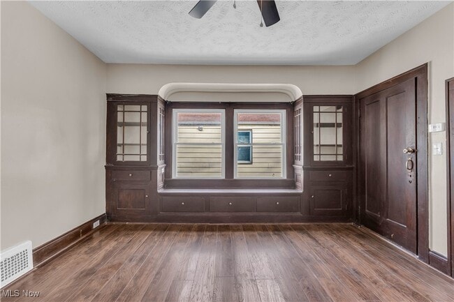 Building Photo - 11913 Buckingham Ave