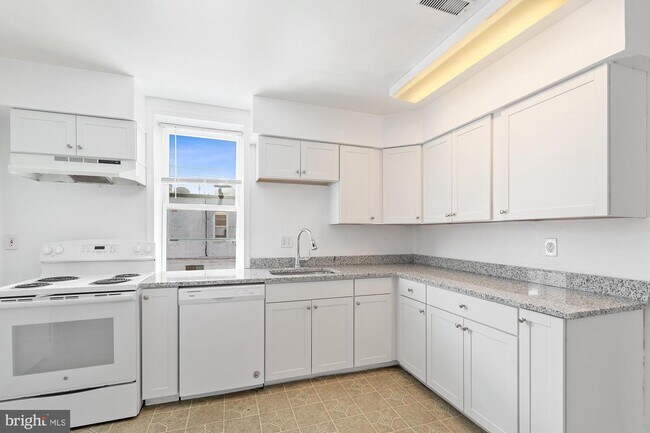 Foto del edificio - 1649 S Hanover St
