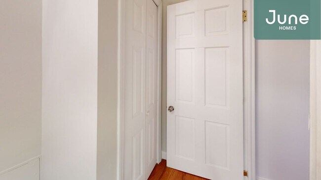 Building Photo - Twin room in 2-bed/1.0-bath Home