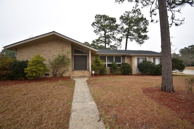 Building Photo - 3 Bedroom and 2 Bath Home- Briarwood Hills...
